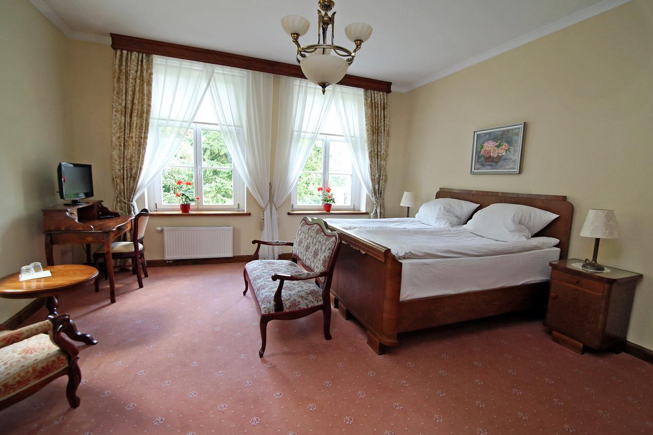 エルブロンク Dwor Bieland Bed & Breakfast エクステリア 写真