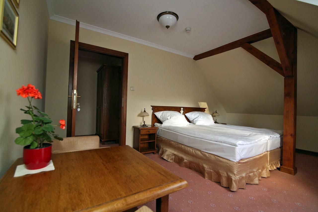 エルブロンク Dwor Bieland Bed & Breakfast エクステリア 写真