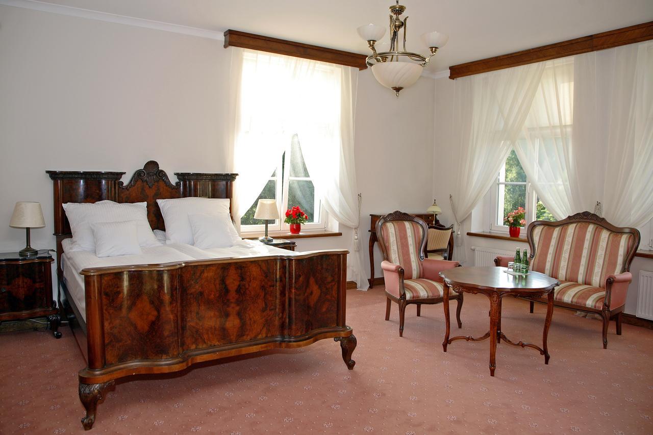 エルブロンク Dwor Bieland Bed & Breakfast エクステリア 写真