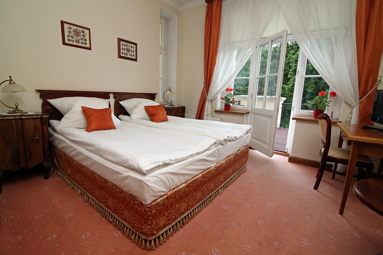 エルブロンク Dwor Bieland Bed & Breakfast エクステリア 写真