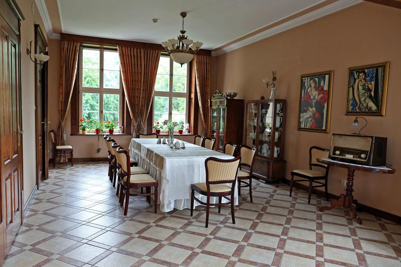 エルブロンク Dwor Bieland Bed & Breakfast エクステリア 写真