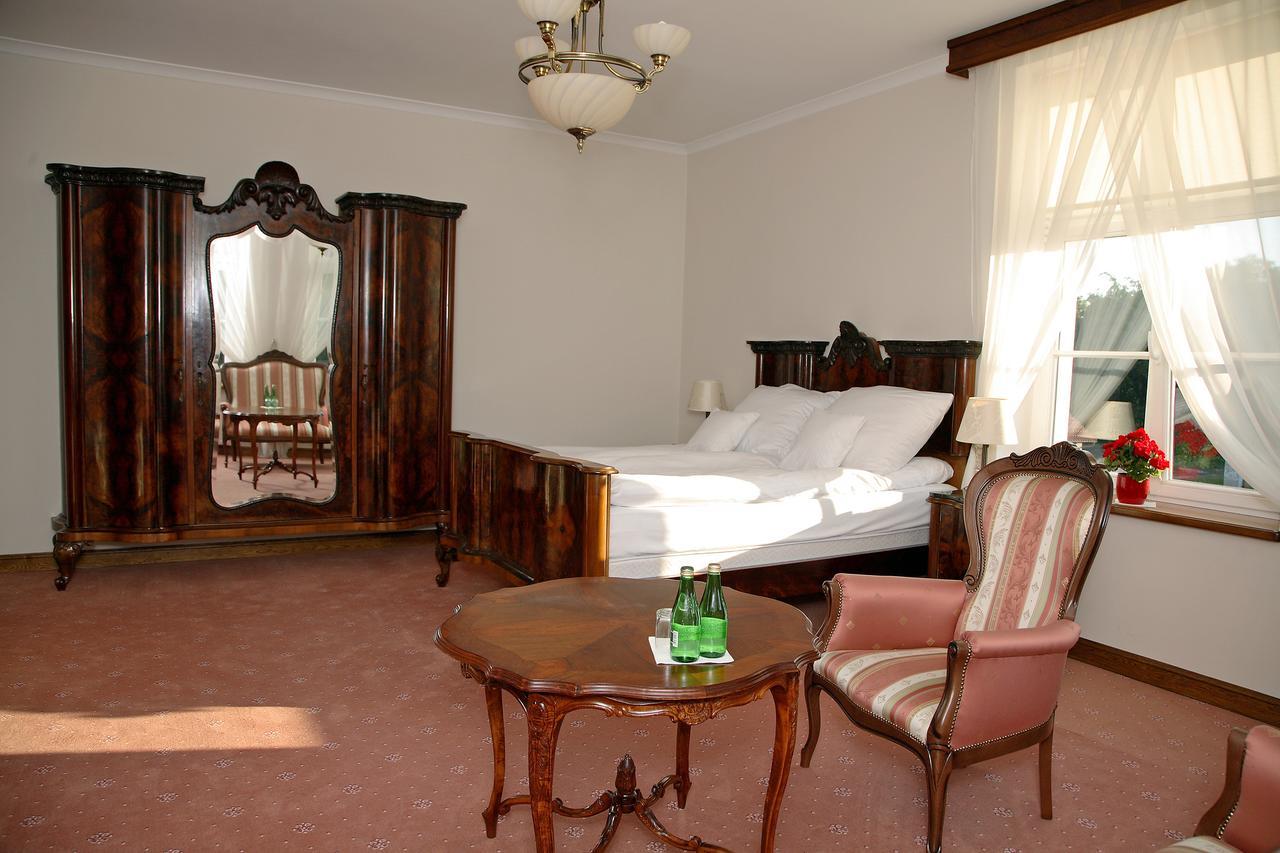 エルブロンク Dwor Bieland Bed & Breakfast エクステリア 写真
