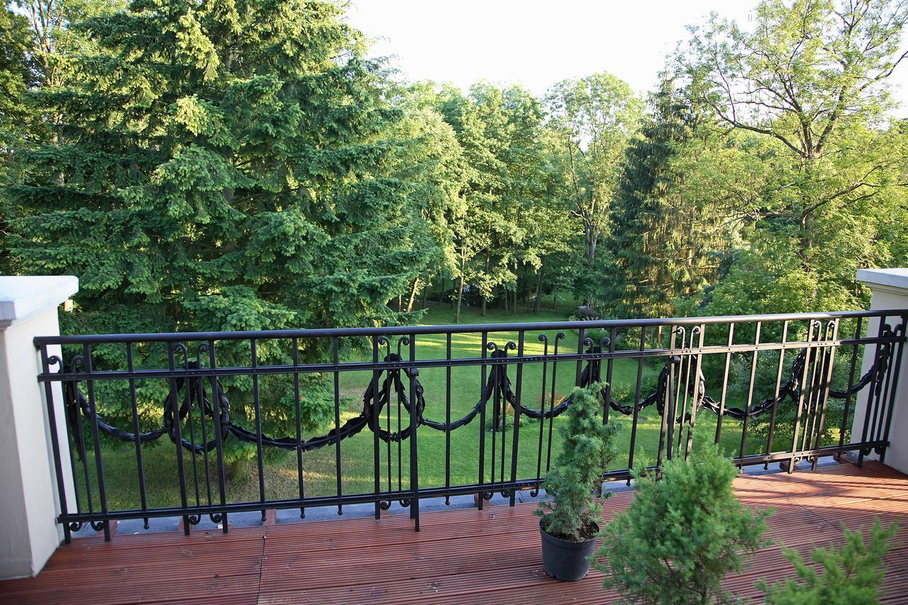 エルブロンク Dwor Bieland Bed & Breakfast エクステリア 写真